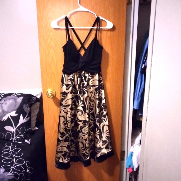 Intrigue Dresses & Skirts - M Black and Tan Dress